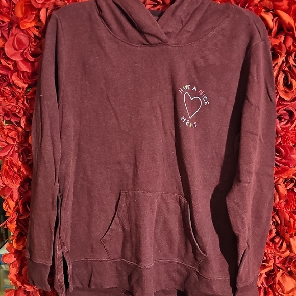 Old Navy Women's Burgundy Hoodie with Heart Design Size Medium - Picture 1 of 6